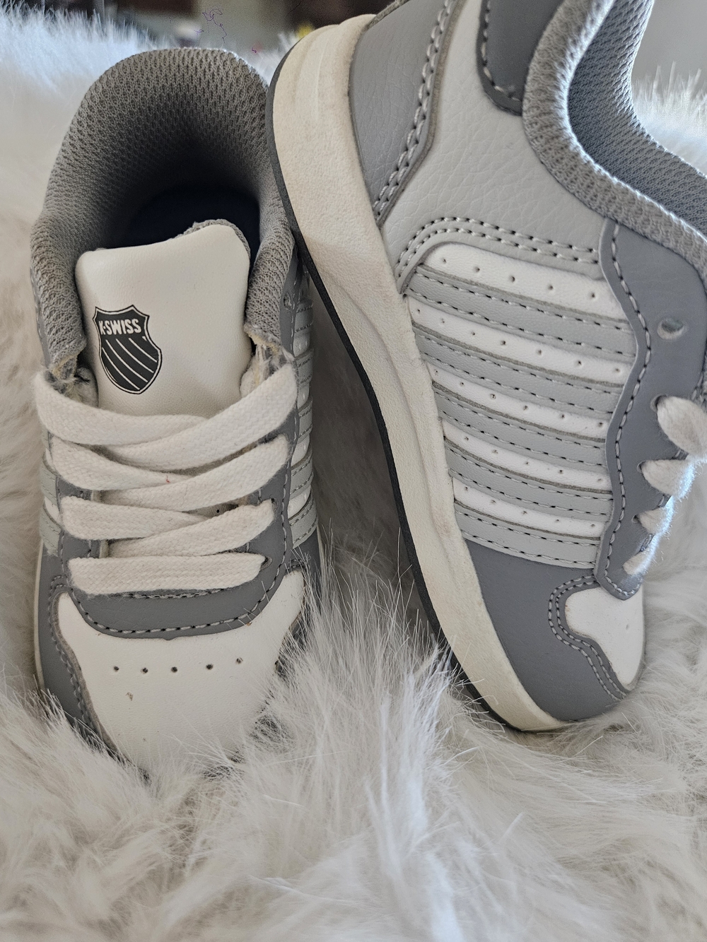 K-Swiss Kids Sneakers in White and Gray
